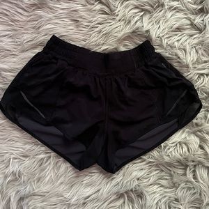 LULULEMON hotty hot 2.5 LR shorts
